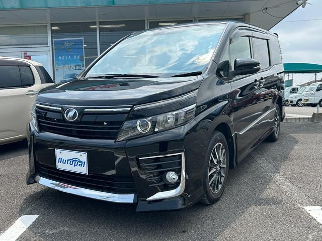 Toyota VOXY 2014 — фото автомобиля 1