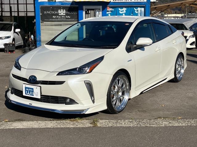 Toyota PRIUS 2019 — фото автомобиля