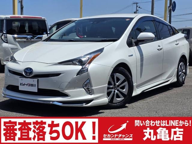 Toyota PRIUS 2017 — фото автомобиля 1