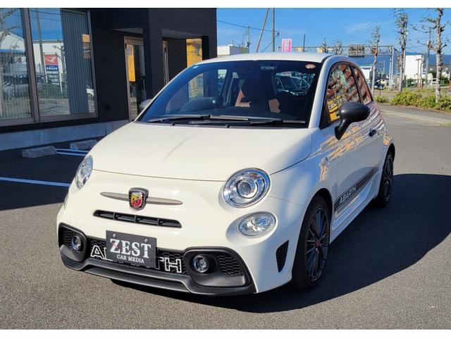 Abarth 595 2022 — фото автомобиля 1