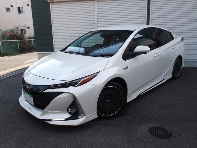 Toyota PRIUS PHV 2017 — фото автомобиля 1