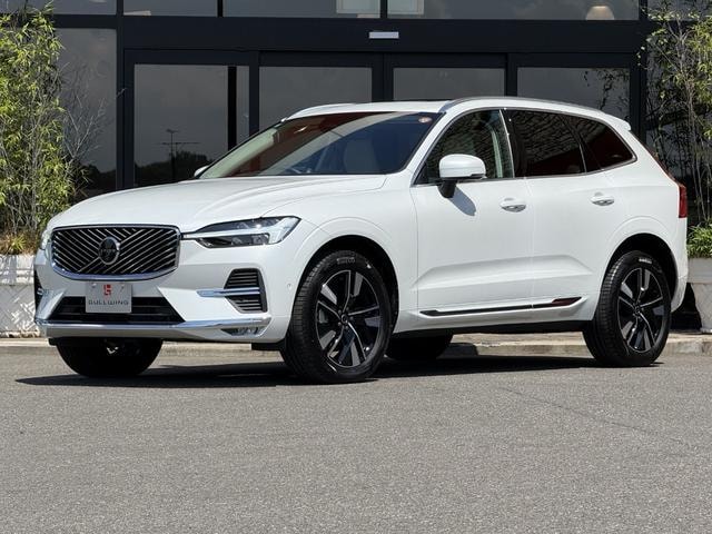 Volvo XC60 2025 — фото автомобиля 1
