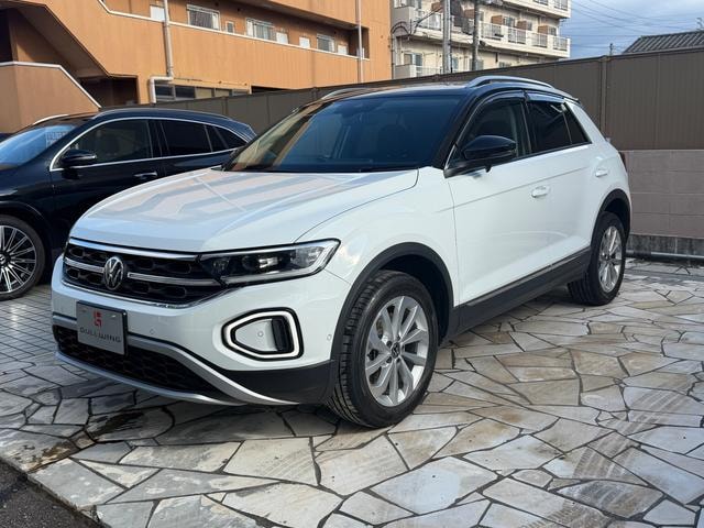 Volkswagen T-ROC 2023 — фото автомобиля 1