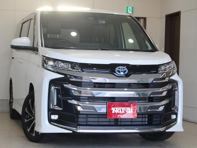 Toyota NOAH 2023 — фото автомобиля 1