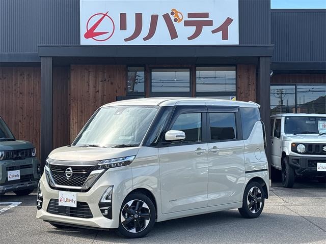 Nissan ROOX 2021 — фото автомобиля
