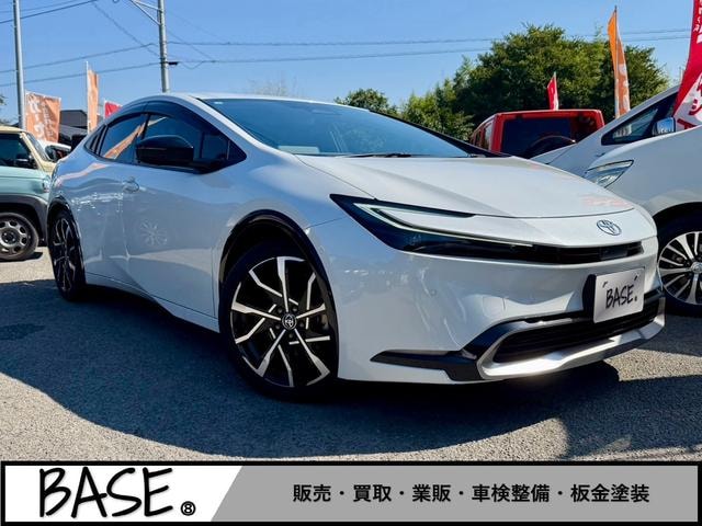 Toyota PRIUS 2023 — фото автомобиля