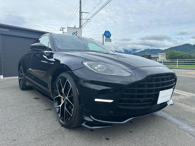 Aston Martin DBX 2024 — фото автомобиля