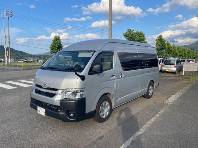 Toyota HIACE COMMUTER 2023 — фото автомобиля
