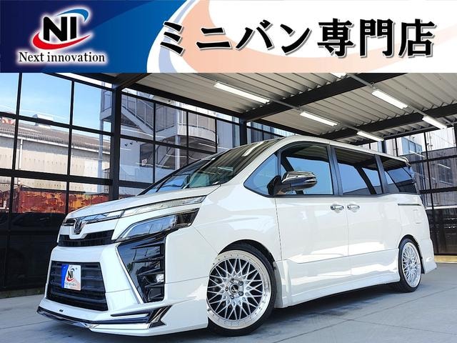 Toyota VOXY 2018 — фото автомобиля 1