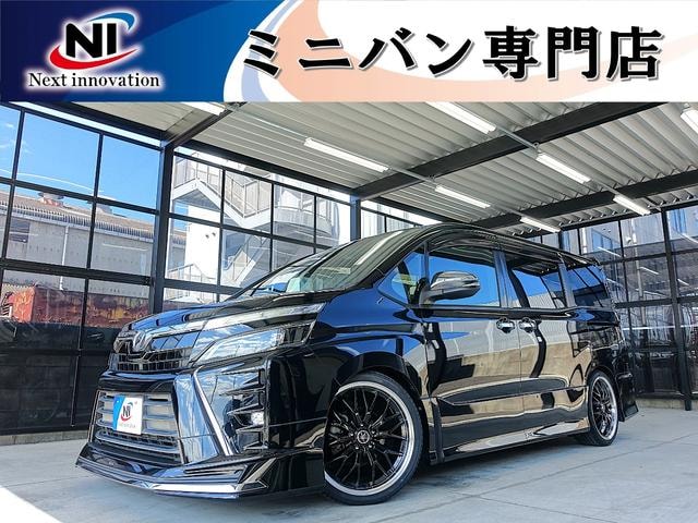 Toyota VOXY 2018 — фото автомобиля 1