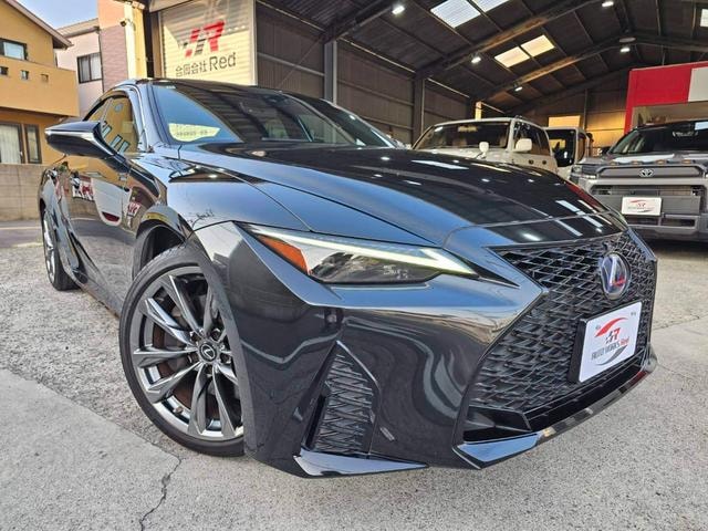 Lexus IS 2020 — фото автомобиля 1