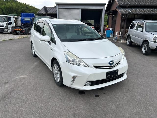 Toyota PRIUS ALPHA 2013 — фото автомобиля 1