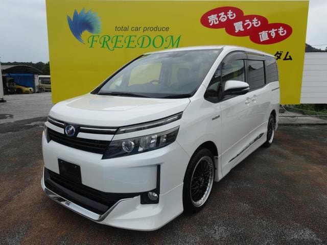 Toyota VOXY 2014 — фото автомобиля 1