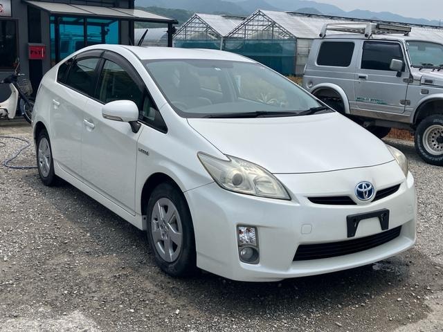 Toyota PRIUS 2011 — фото автомобиля 1