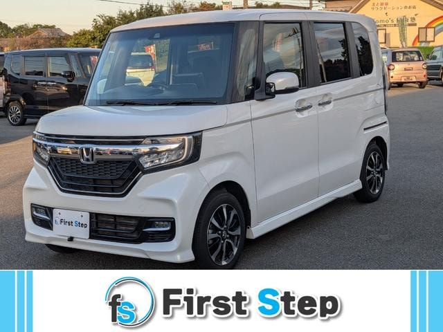 Honda N-BOX CUSTOM  — фото автомобиля 1