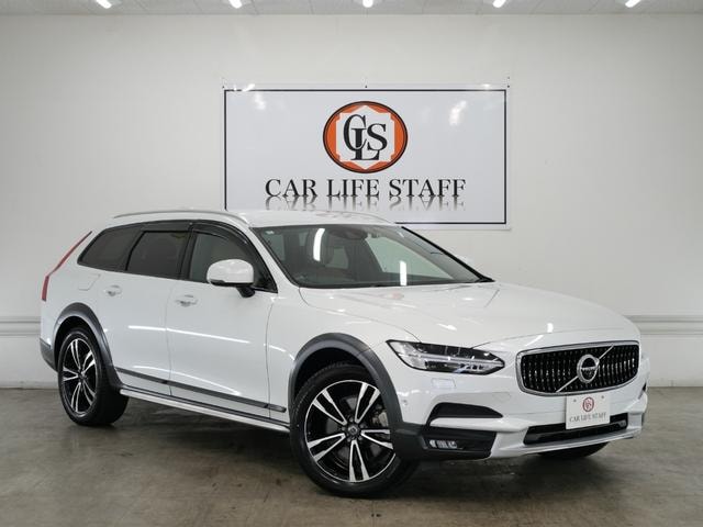 Volvo V90 2018 — фото автомобиля 1