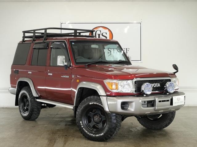 Toyota LAND CRUISER 70 2014 — фото автомобиля