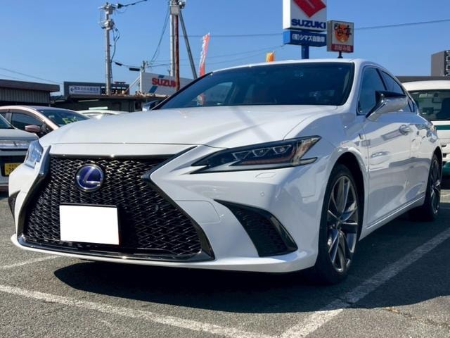 Lexus ES 2018 — фото автомобиля 1