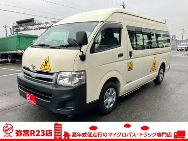 Toyota HIACE COMMUTER 2011 — фото автомобиля