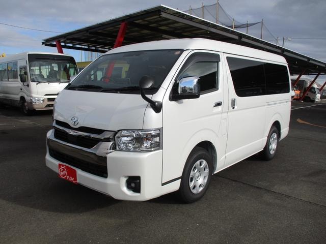 Toyota HIACE VAN 2025 — фото автомобиля