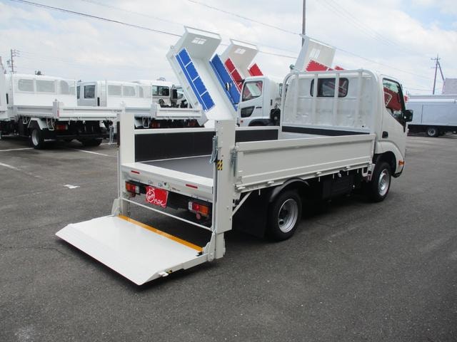 Toyota DYNA TRUCK 2026 — фото автомобиля