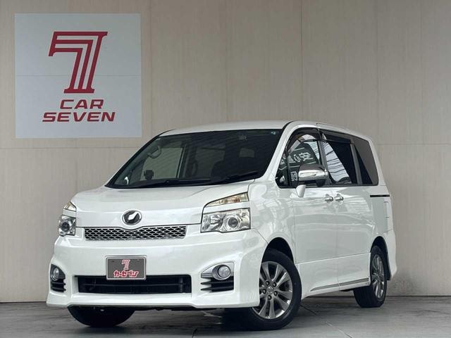 Toyota VOXY 2012 — фото автомобиля 1