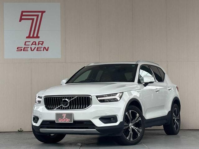 Volvo XC40 2022 — фото автомобиля 1