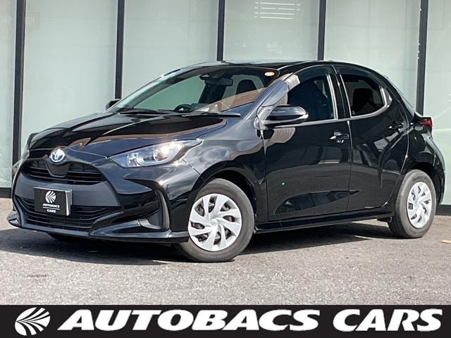 Toyota YARIS 2022 — фото автомобиля