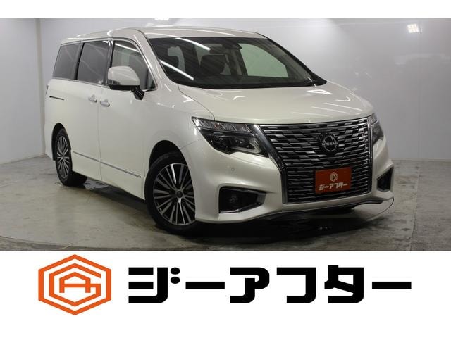 Nissan ELGRAND 2023 — фото автомобиля