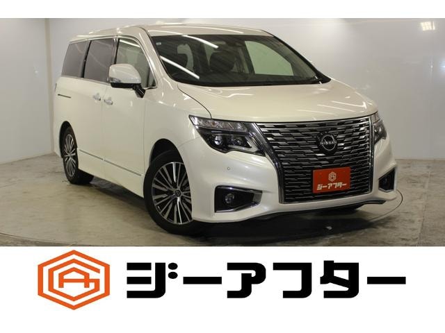 Nissan ELGRAND 2023 — фото автомобиля 1