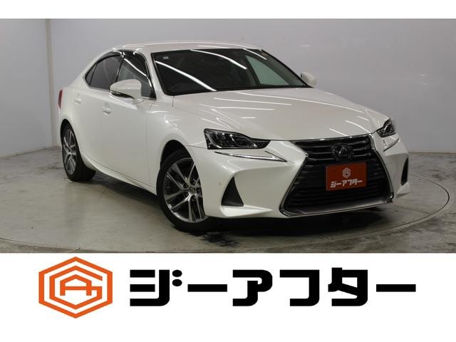 Lexus IS 2016 — фото автомобиля 1