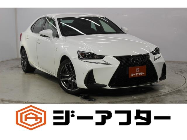 Lexus IS 2018 — фото автомобиля 1