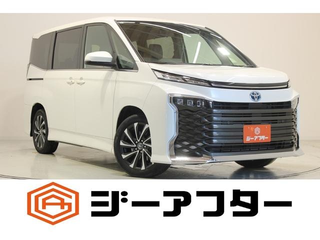 Toyota VOXY 2022 — фото автомобиля 1