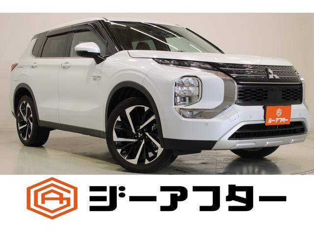 Mitsubishi OUTLANDER PHEV 2023 — фото автомобиля 1