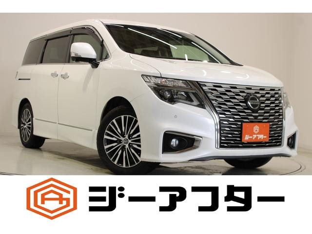 Nissan ELGRAND 2022 — фото автомобиля 1