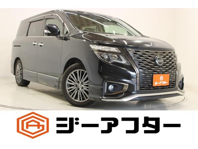 Nissan ELGRAND 2021 — фото автомобиля 1
