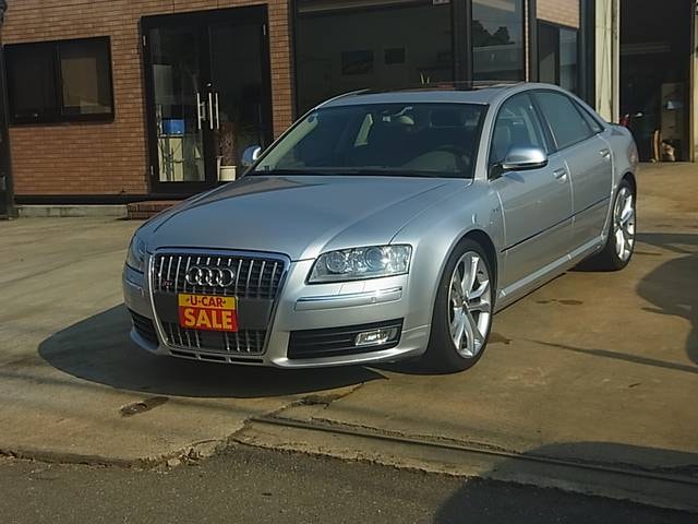 Audi S8 2008 — фото автомобиля 1