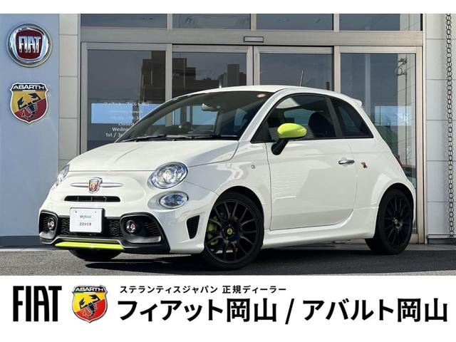 Abarth 595 2022 — фото автомобиля 1