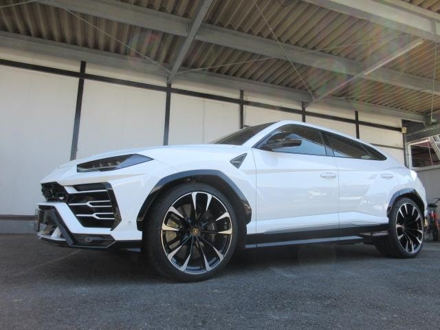Lamborghini URUS 2018 — фото автомобиля