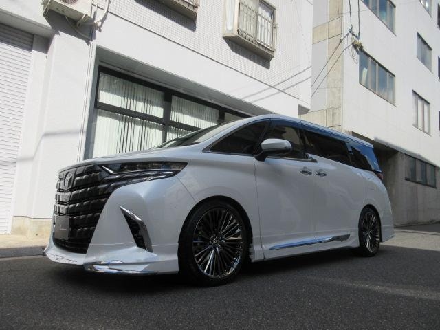 Toyota ALPHARD 2026 — фото автомобиля