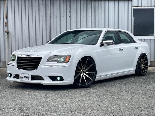 Chrysler 300 2013 — фото автомобиля 1