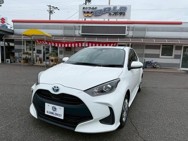 Toyota YARIS 2022 — фото автомобиля 1