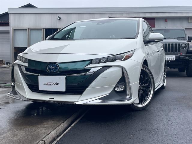 Toyota PRIUS PHV 2017 — фото автомобиля 1