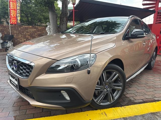 Volvo V40 2016 — фото автомобиля 1