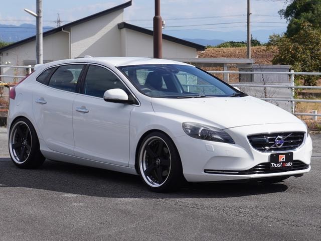 Volvo V40 2013 — фото автомобиля