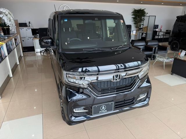 Honda N-BOX CUSTOM 2019 — фото автомобиля 1