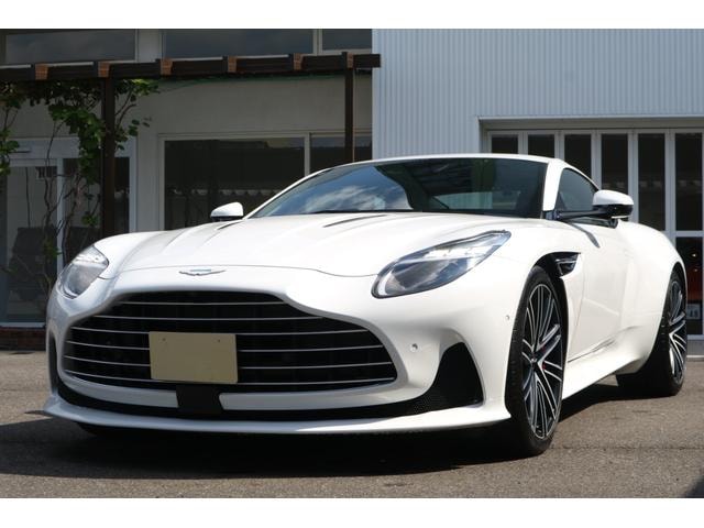 Aston Martin DB12 2024 — фото автомобиля