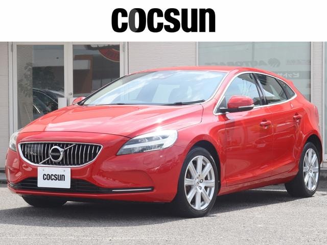 Volvo V40 2017 — фото автомобиля 1