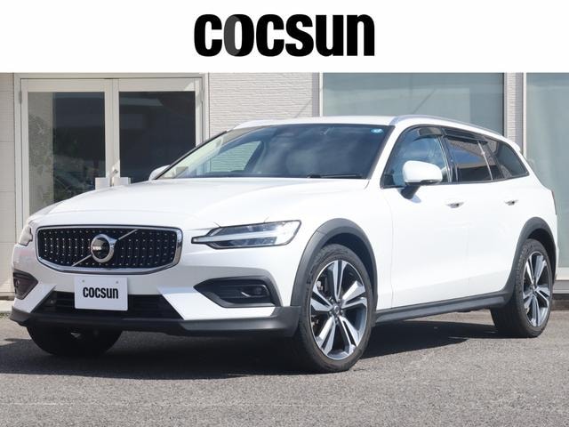 Volvo V60 2025 — фото автомобиля