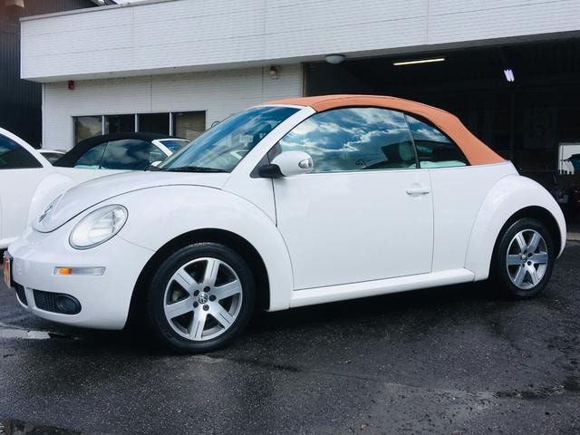Volkswagen NEW BEETLE CABRIOLET 2009 — фото автомобиля